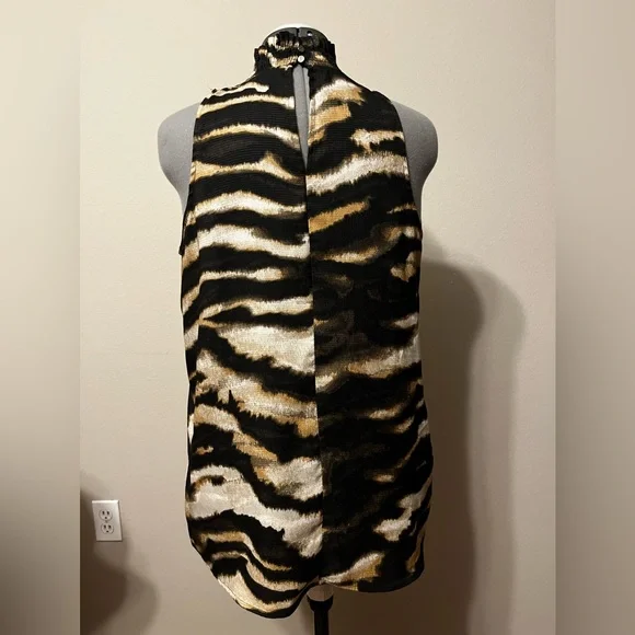 Sleeveless Turtleneck - Picture 7 of 10